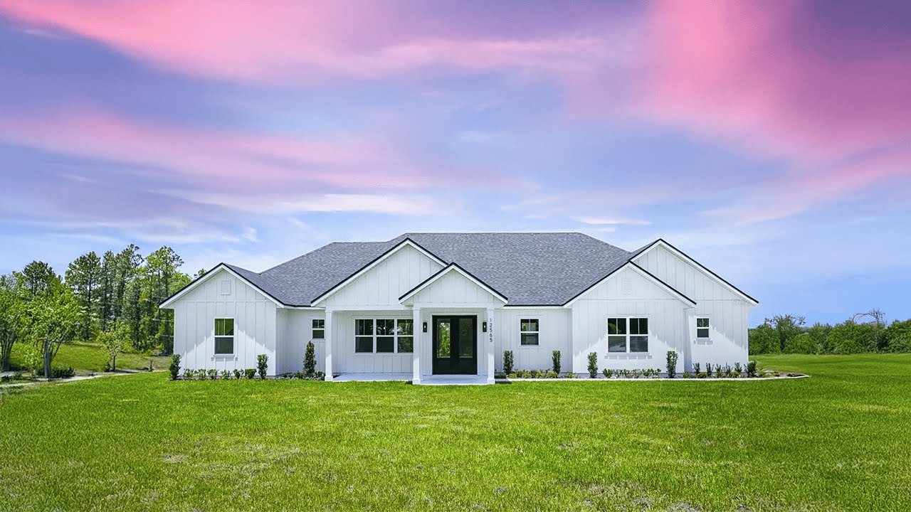 SERENE Florida Living: New Clermont Farmhouse With 1.25 Acres!