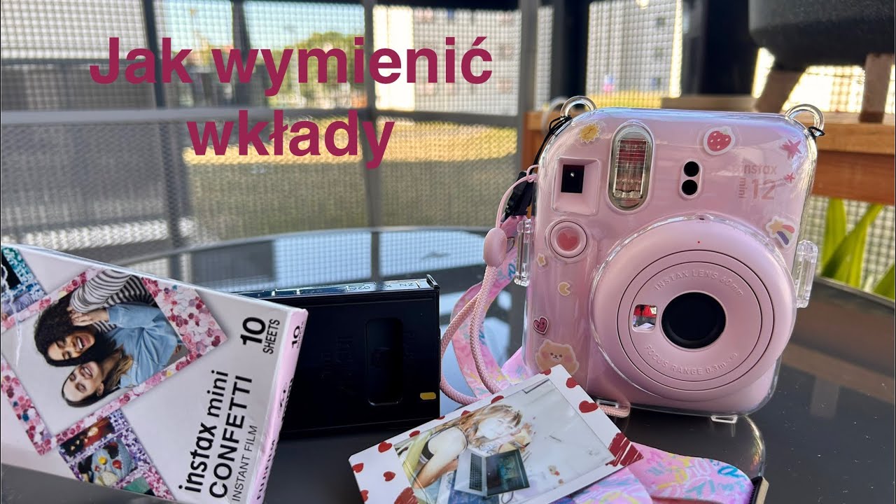 "Jak wymienić wkłady w Instaxie Mini 12 bez marnowania kliszy 📸"