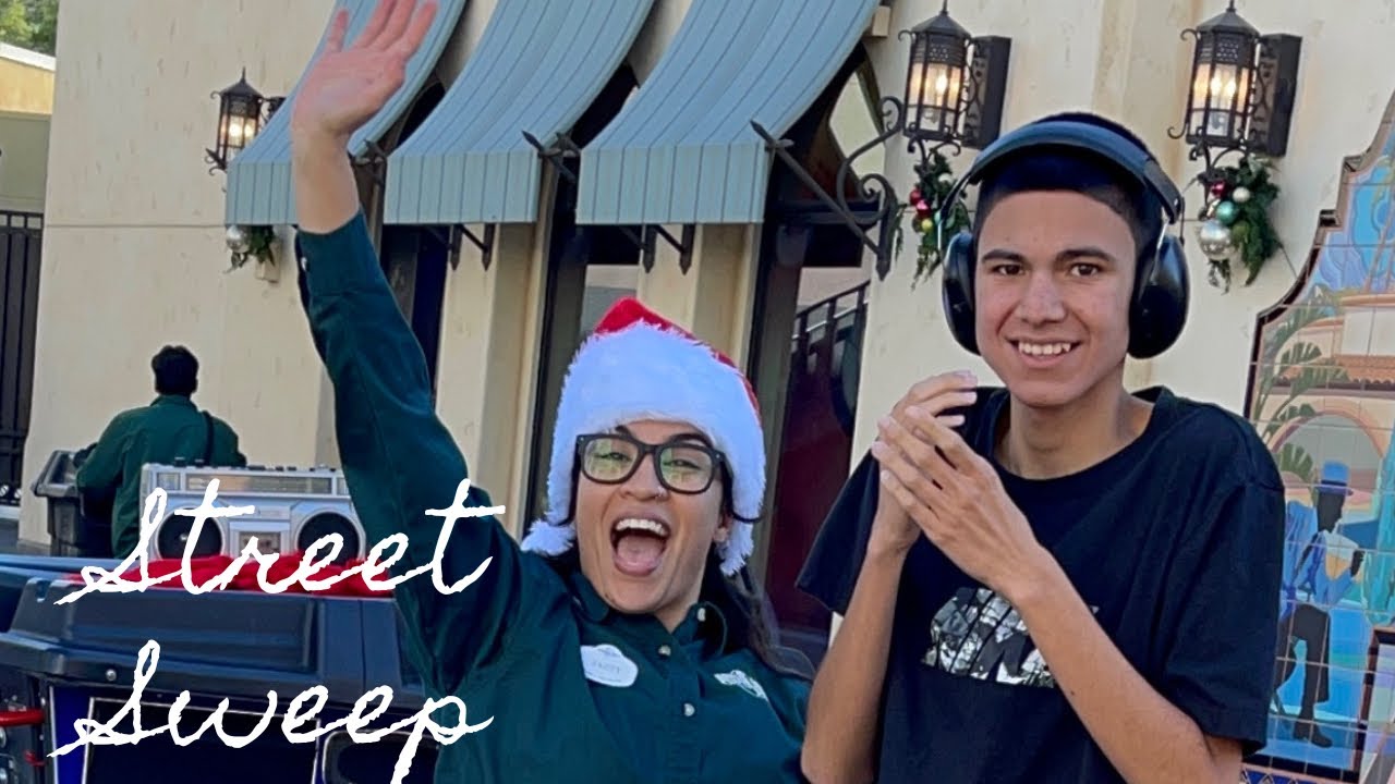 Thomas watching Street Street at Universal Studios Hollywood for the very first time