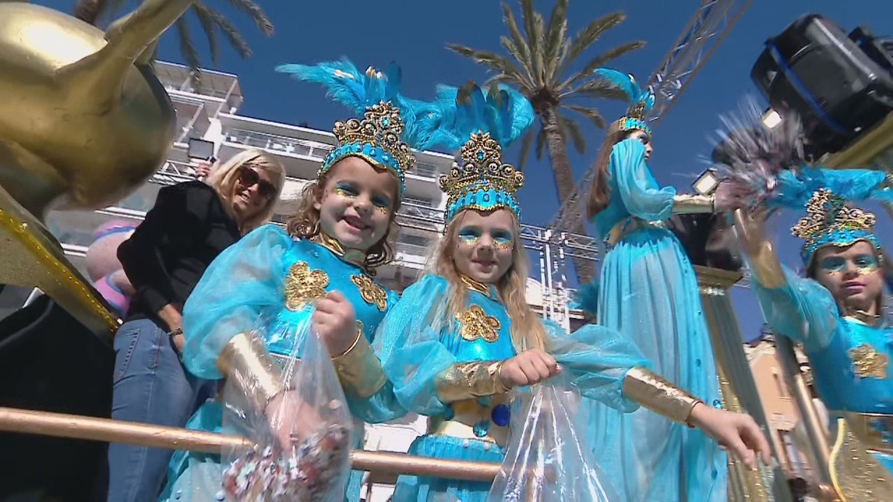 La Rua Infantil de Carnaval omple Sitges de color i confeti