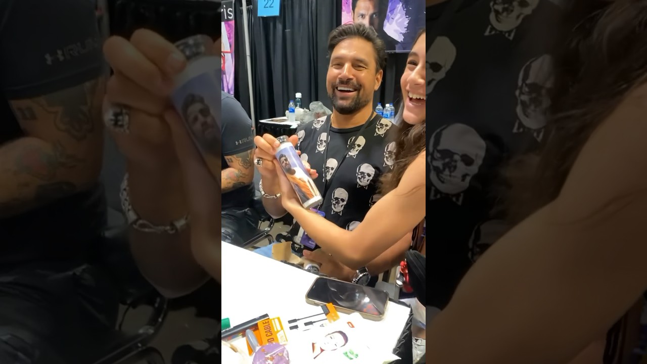 Manu Bennett&rsquo;s Daughters Gifted Him A Candle With Slade&rsquo;s Face On It 😂