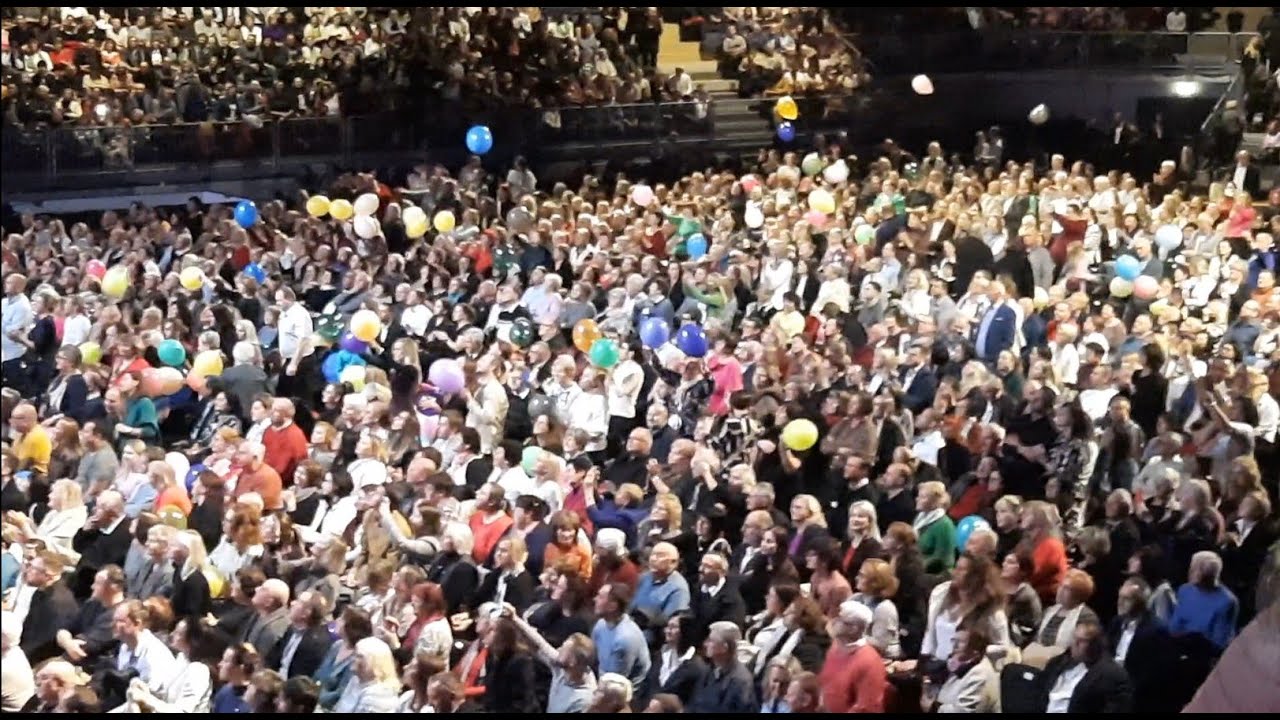 André Rieu-Mix songs with balloons in Bratislava 11.11.2023
