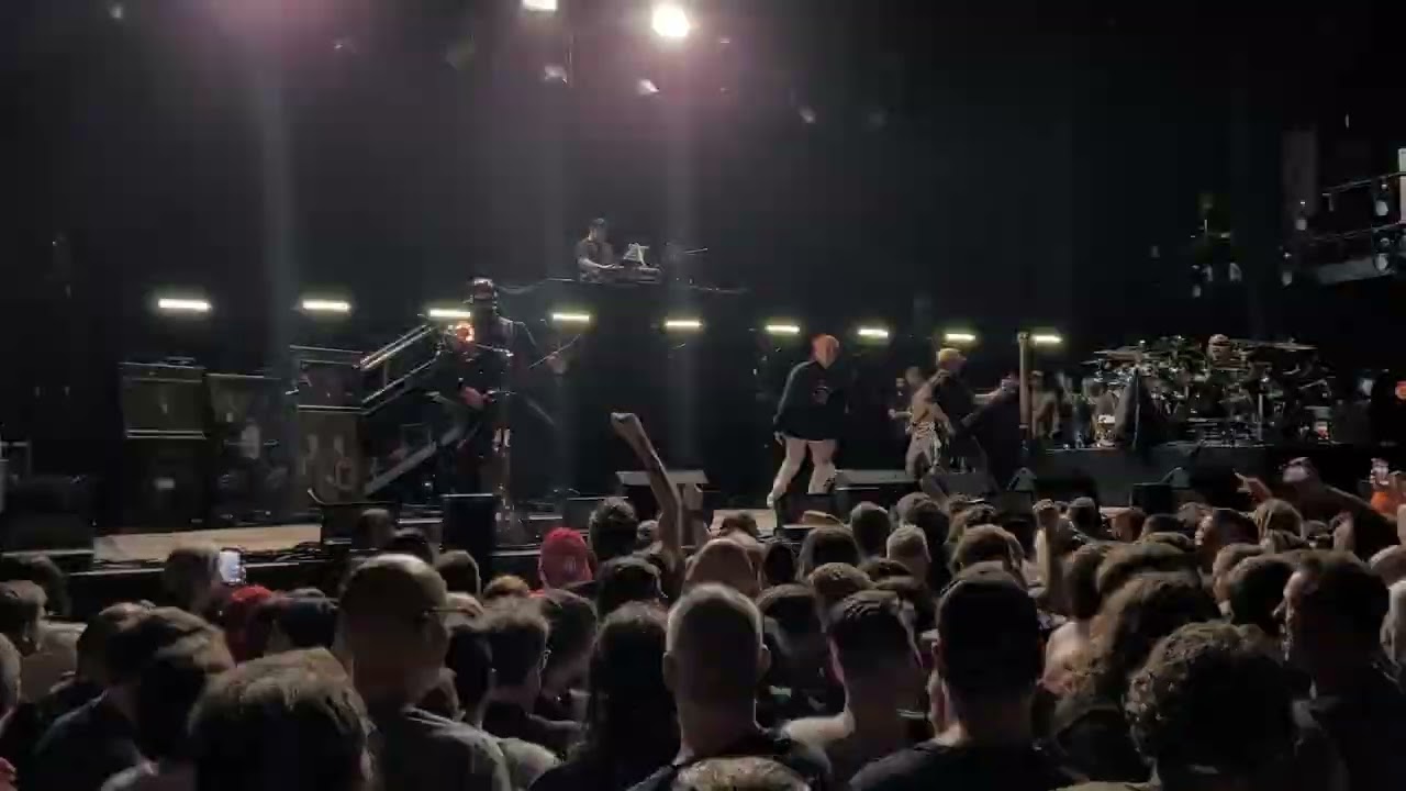 Limp Bizkit - Take A Look Around (feat. Wargasm) live @ 013 Tilburg