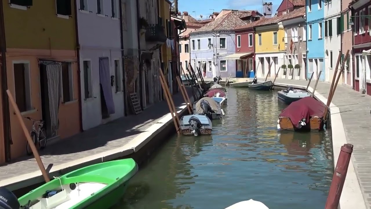 Murano – az üveg szigete,  Burano – a színek szigete  2025. Olaszország