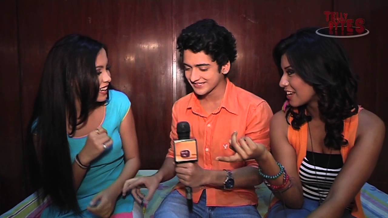 Sumedh aka Raghav Teaches Marathi to Ishika and Huma