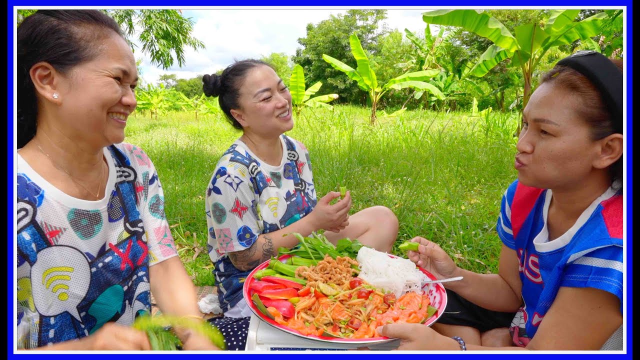 LETS MAKE PAPAYA SALAD *CASUAL MUKBANG + MINI DINNER MARKET | SASVlogs