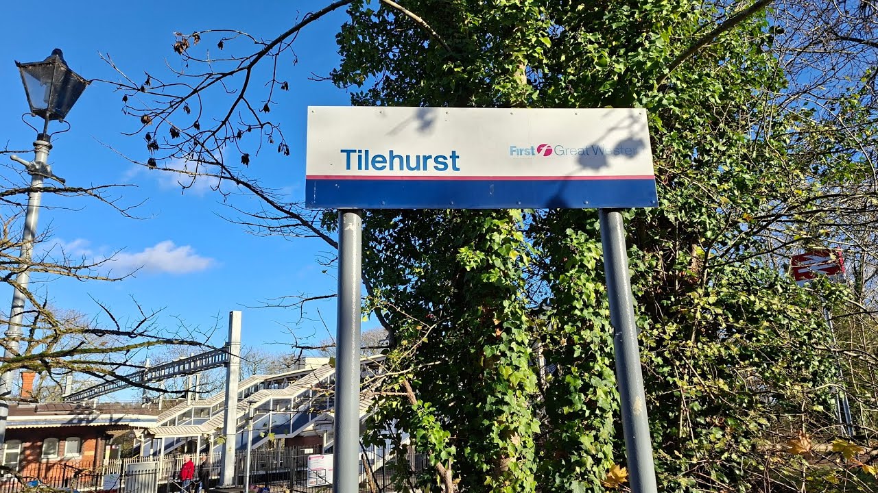 Some Trains at Tilehurst(TLH)