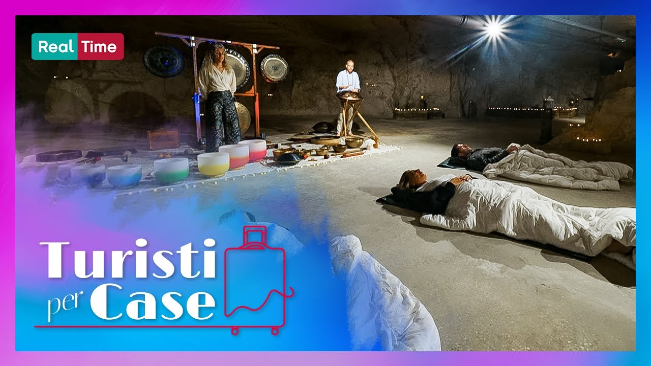 Come dormire una notte all'interno di una montagna 🗻 | Turisti per case