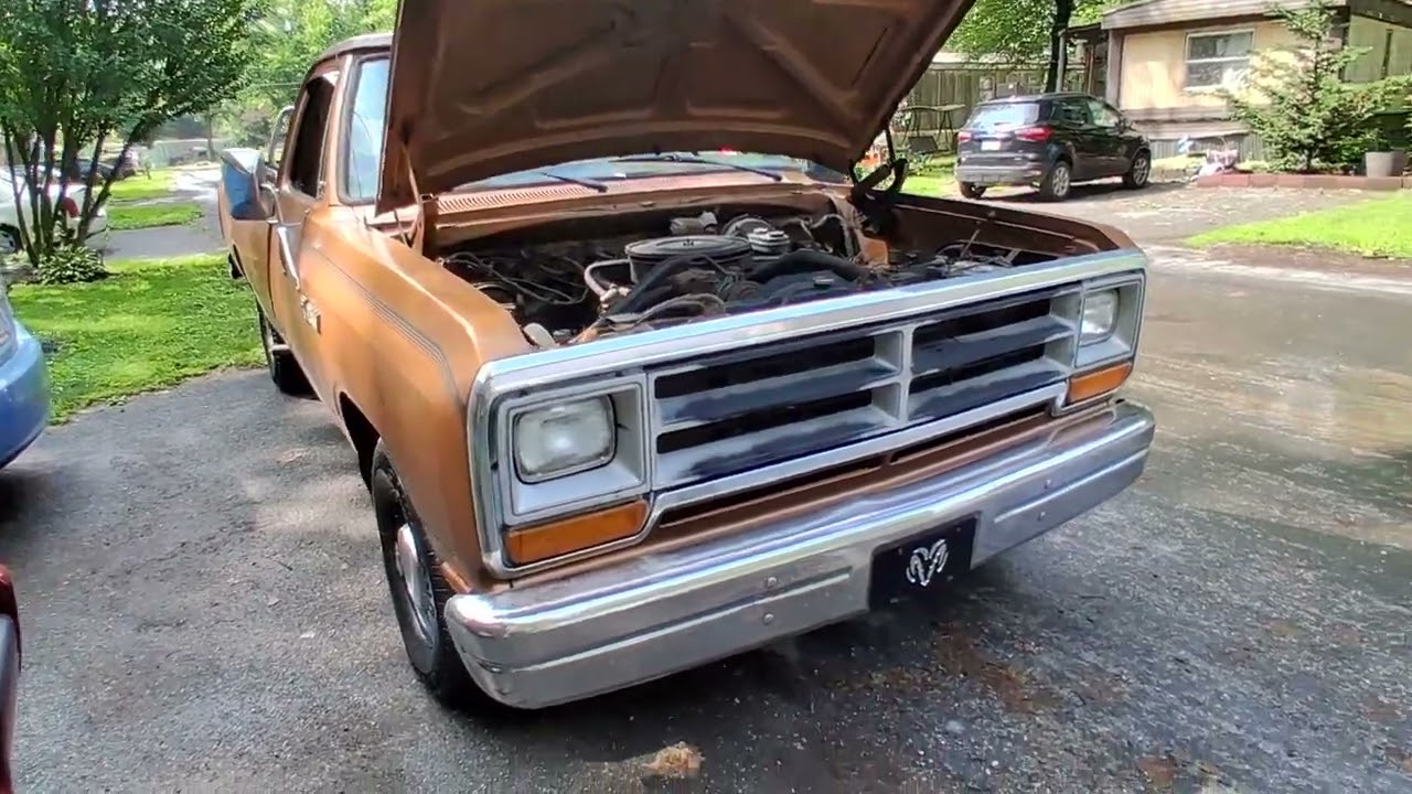 1986 dodge d150 truck with 318 start up and walk around
