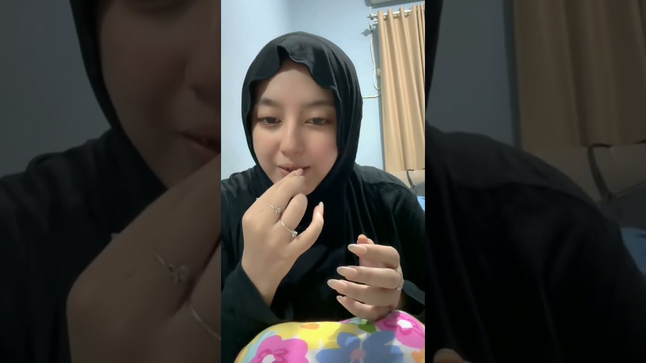 Leona Kanza pake hijab ketat