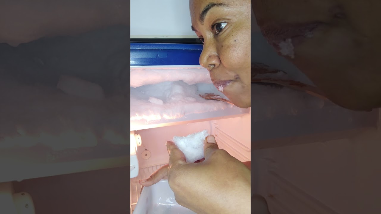 ASMR/ EATING BIG PIECE OF ICE FROM THE BLUE FRIDGE ❄️