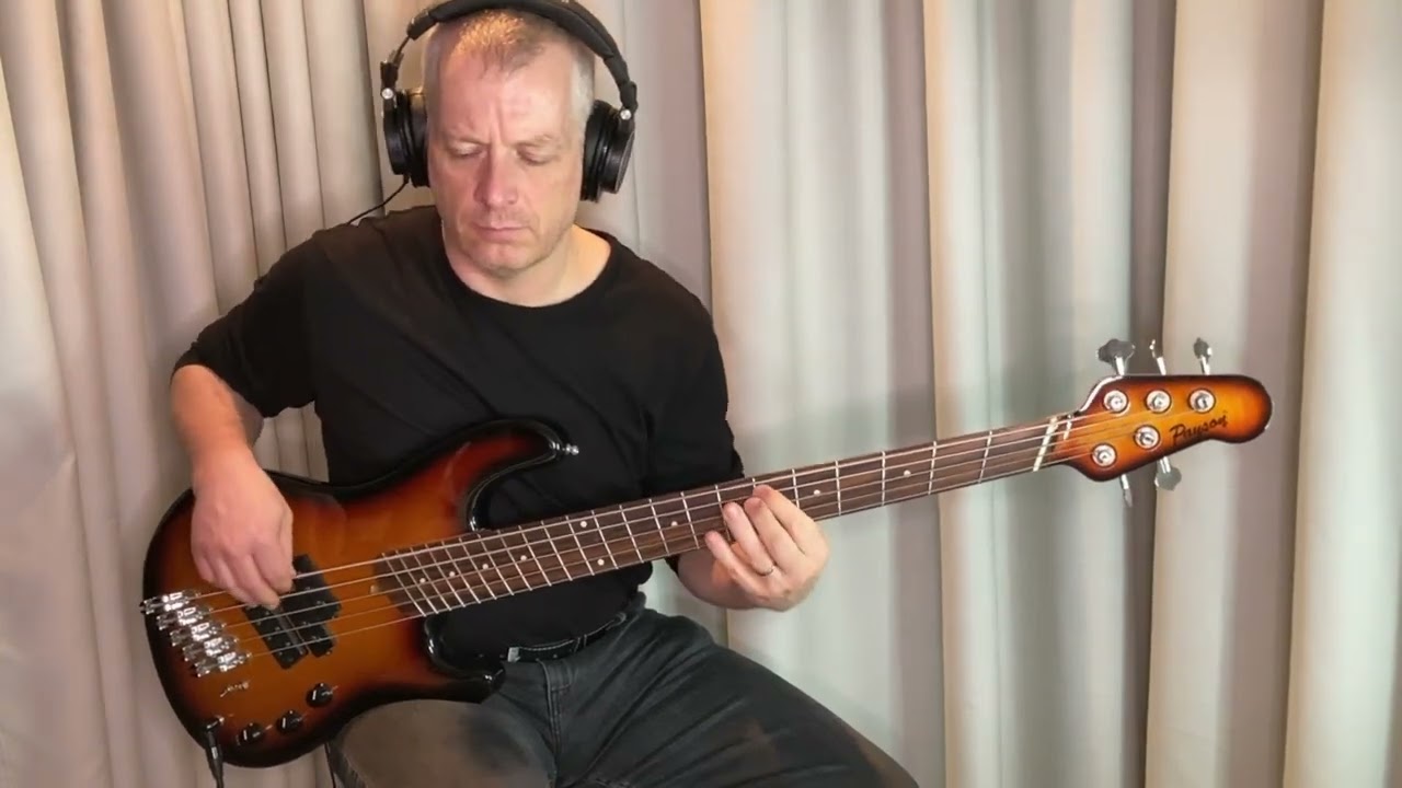 KATRINA AND THE WAVES - Walking On Sunshine - Bass cover
