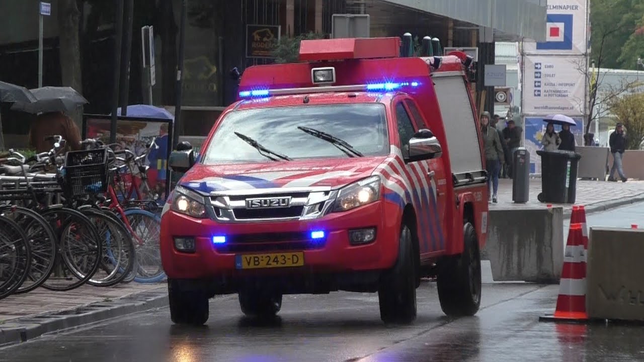 Snel Interventie Voertuig!  Brandweer Keyenburg 17-3361 met spoed naar een autobrand in Rotterdam