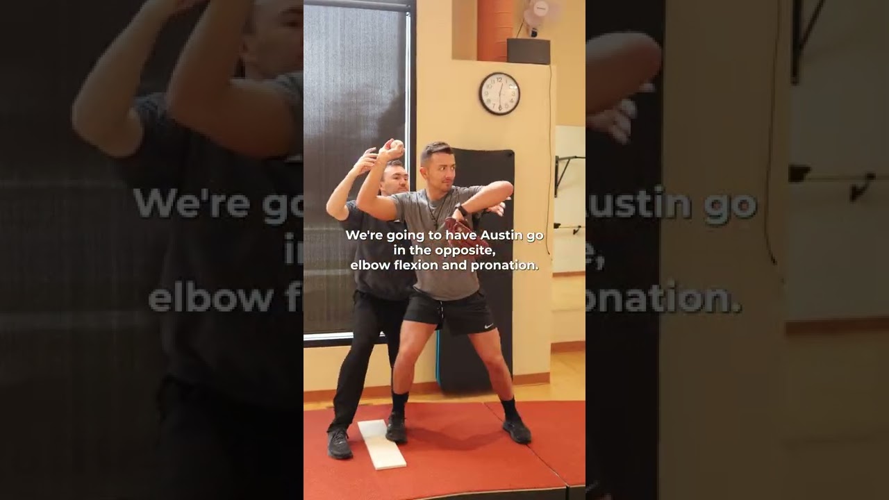 Как УСТРАНИТЬ боль в локте при броске #шорт