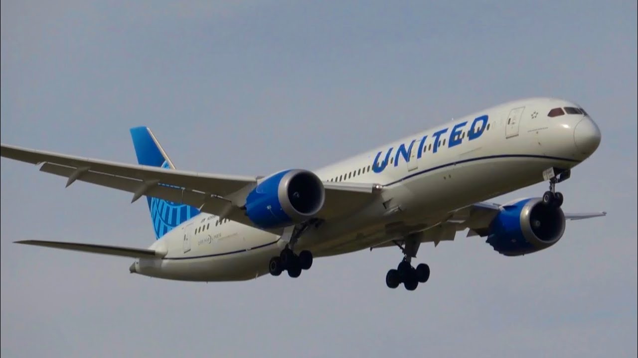 Early Morning Arrivals & Departures | Melbourne Airport Plane Spotting | 30/12/2025 [FULL HD]