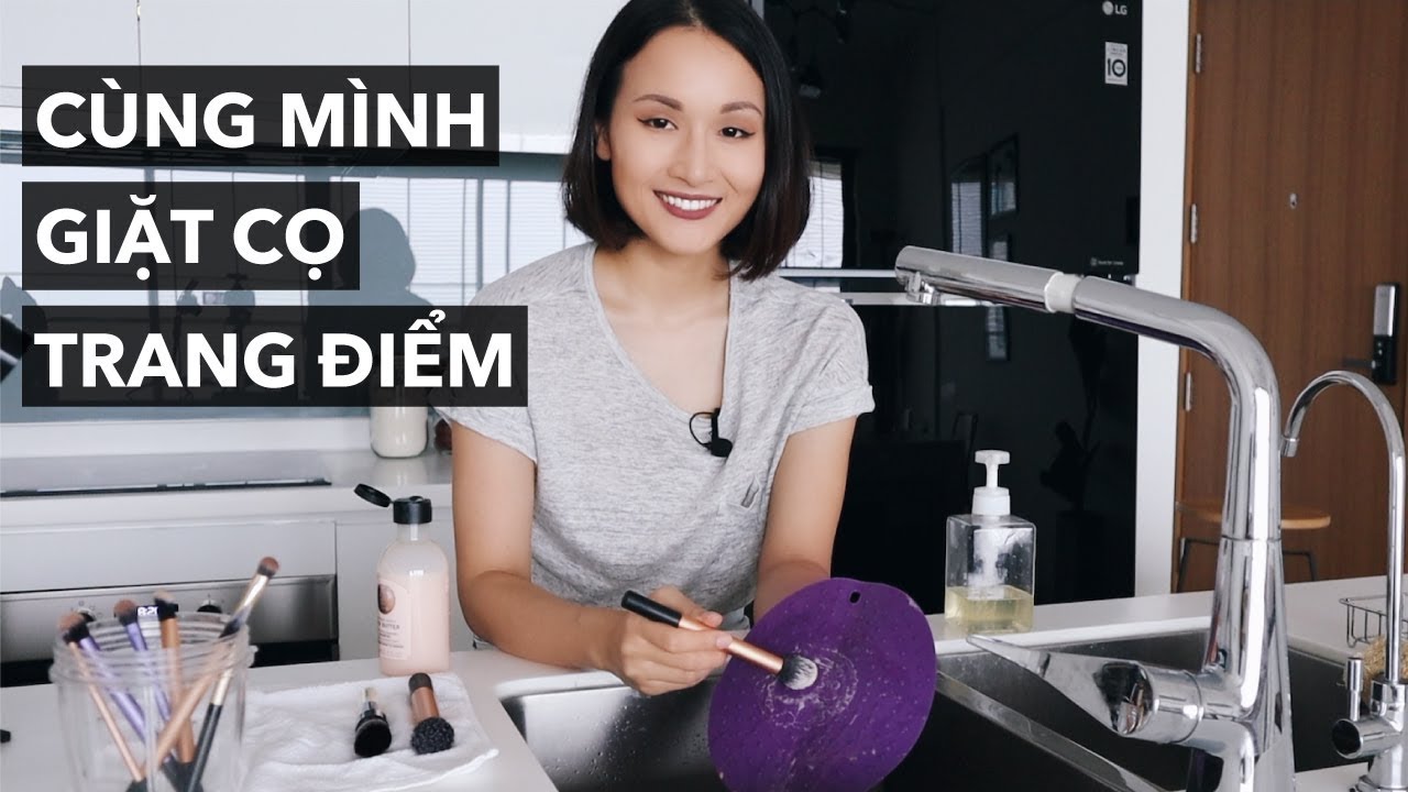 Cùng mình giặt cọ trang điểm