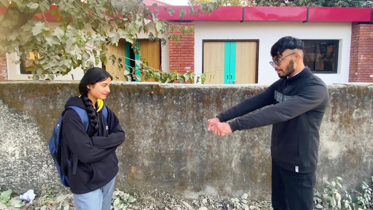 Rs. 10,000/- Guess The Hand Challenge With Random People