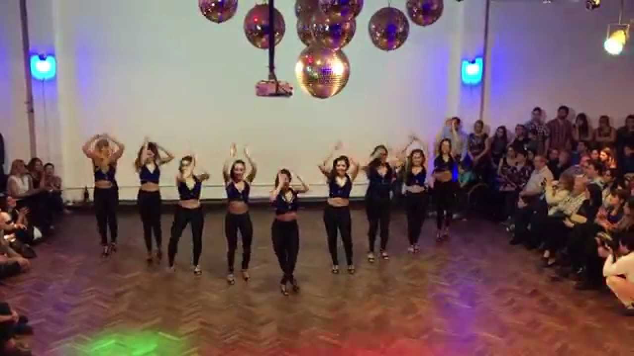 Daniela Solis Coreo bachata estilo femenino GRUPO DE MUJERES SOLO SWING