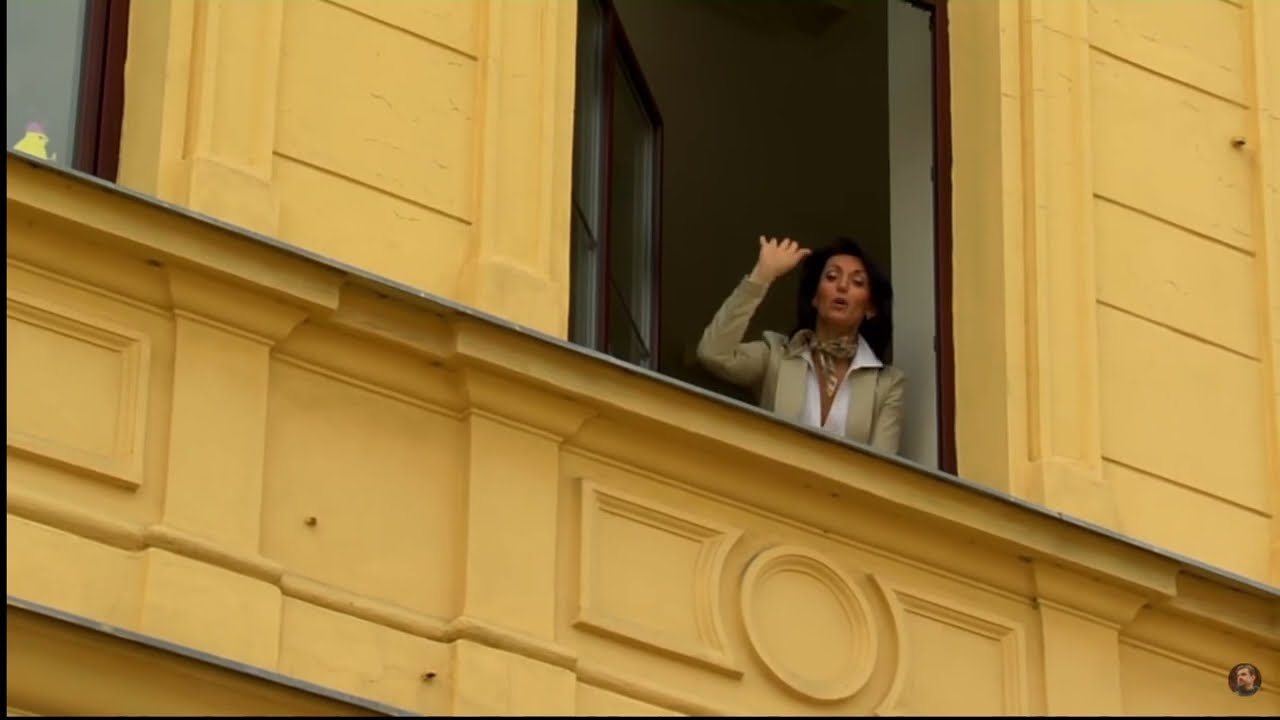 Bastardi |  inspektor už je tady ta svině