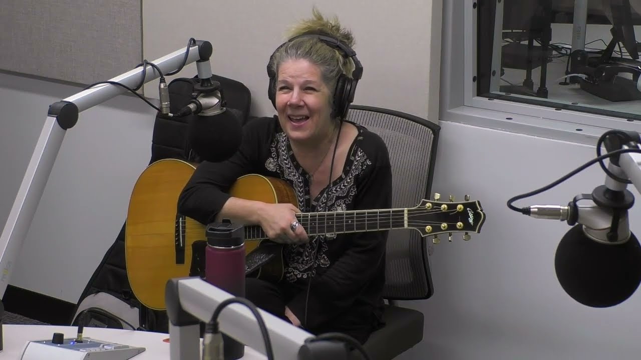 Live Music Friday with Dar Williams