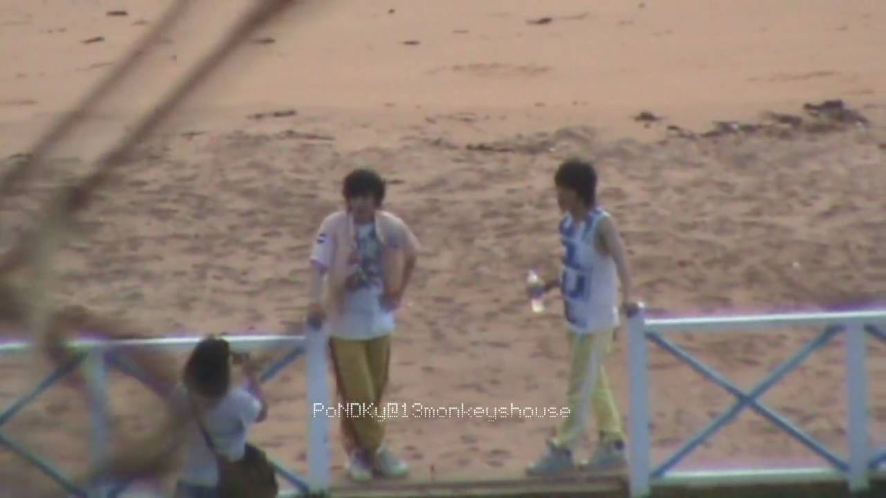 [HD] 090205 SJM Playing around & KyuHae taking pictures at the beach - Pepsi CF Shoot