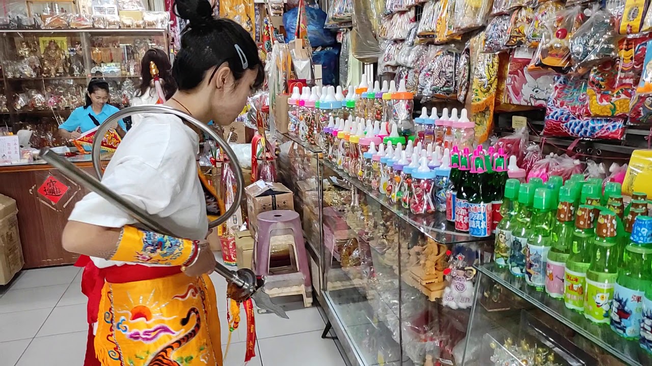 可愛｜正妹太子｜買火尖槍,桃木劍,玉佩,令旗等裝備～新營太子宮進香團