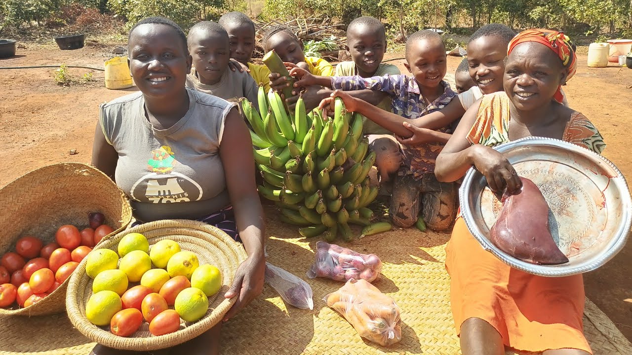 A peaceful day in the village, deep frying green bananas,liver 🍲, village life and Cooking 🔥