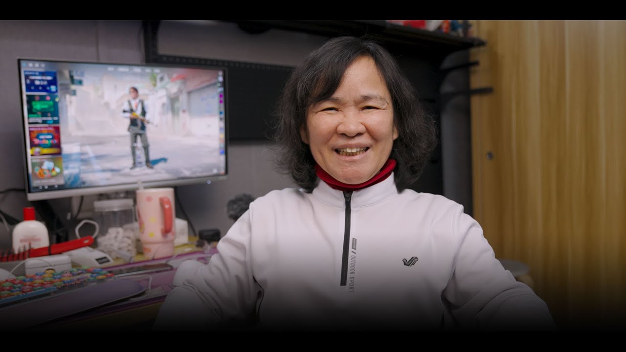 She Picked Up a Computer Mouse in Her 50s — Then Defeated a World Champion