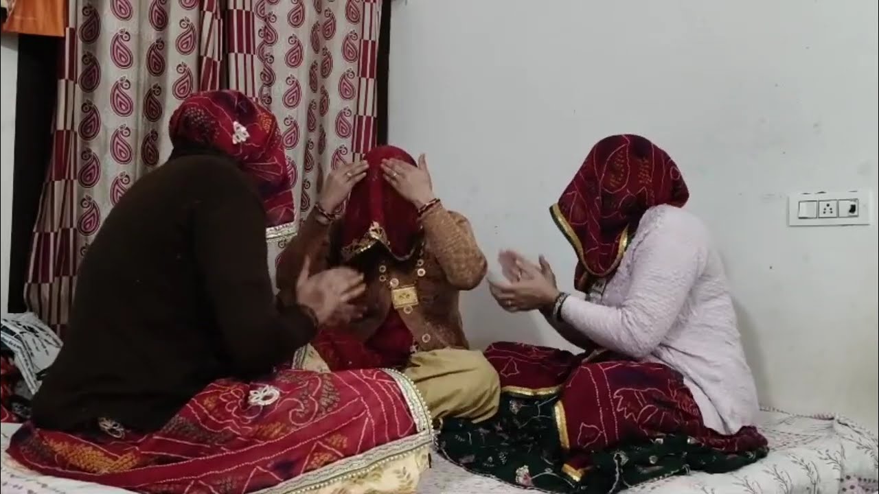 चुनरी मगाई पिलो लायो रे, मंगलचंद।। बागड़ली मूछा पर कोयल बोल रे मंगलचंद।। जकड़ी गीत 