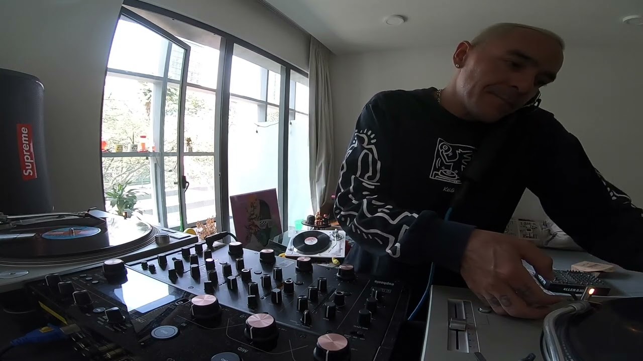 mixing with tne new euphonia mixer by @alphathetaglobal #vinylset #housemusic  #dj #vinyl