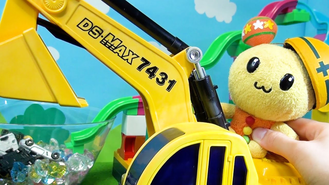 うーたん ワンワン ショベルカーに乗って登場！☆トミカの車たちをすくうよ！滑り台をすべって宝石プールにハマっちゃったくるまくんたちをうーたんが大救助！いないいないばあっ！ おもちゃ アニメ