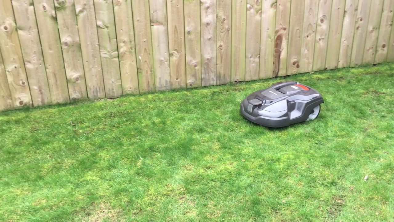 Narrow passages..&hellip; no problem for the Husqvarna Automower 310