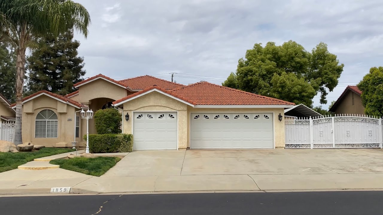 Casa en venta 3 recamaras 2 ba&ntilde;os en Clovis CA por $458,000