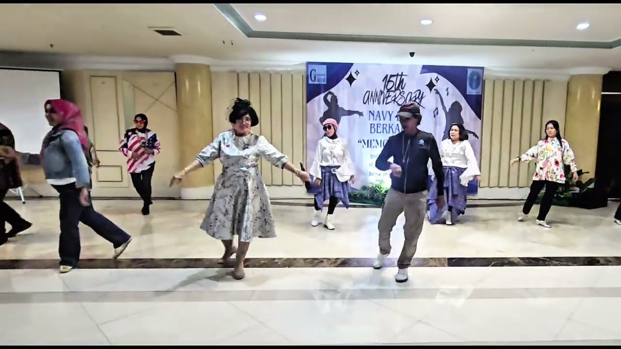 LOVE ME LOVE ME line dance koreo Audrey Watson  Demo Coach Wiwied n Nuri Uld cab Sby