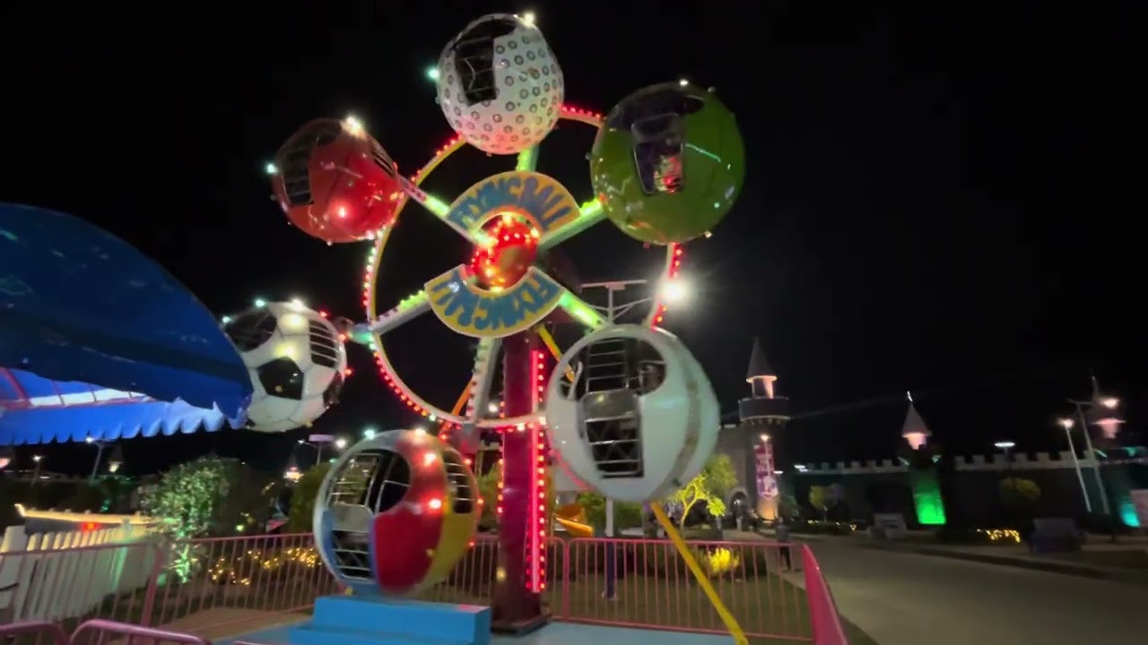 Ferris wheel ride at Fantasyland
