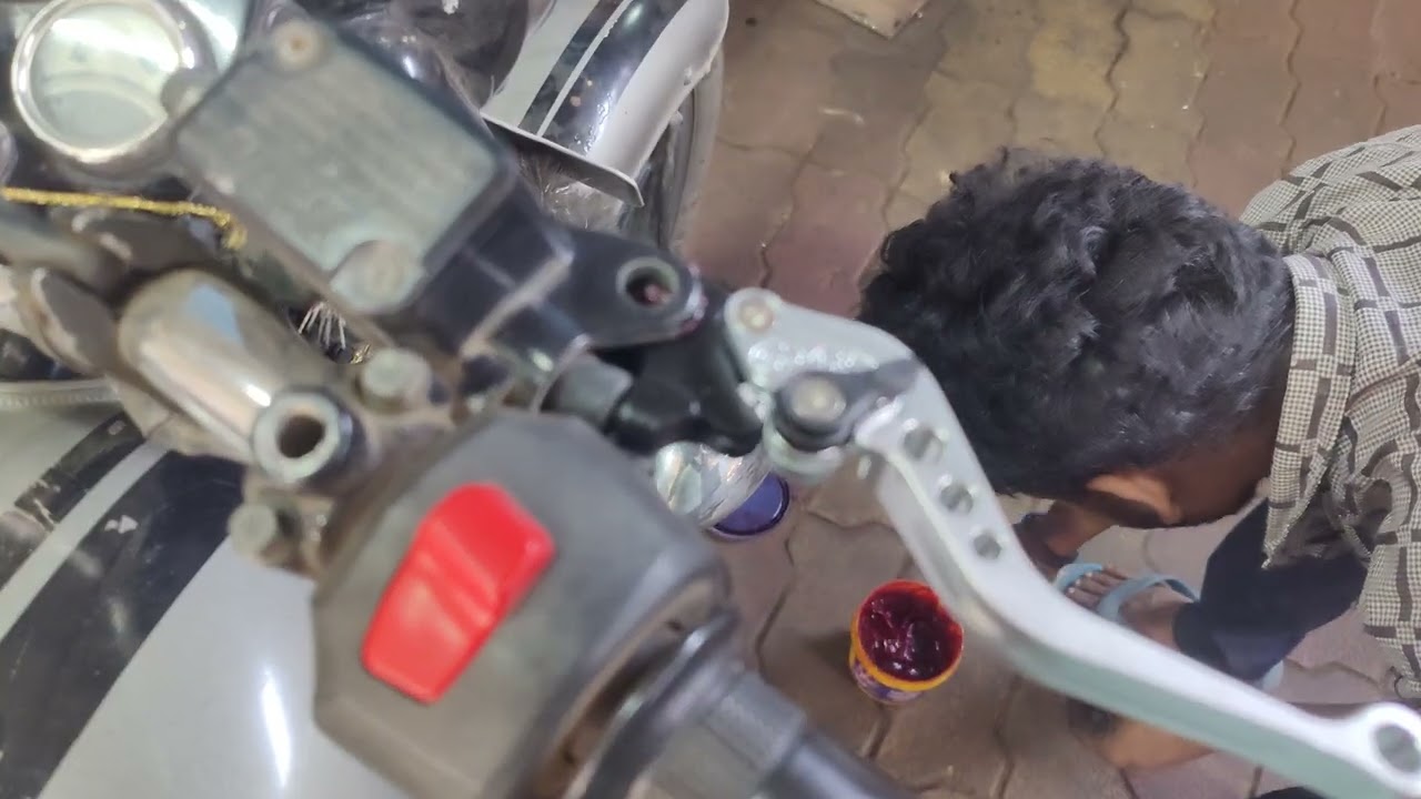 Adjusting liver change bullet classic 350 Rudra Auto Mobile Padampur 
