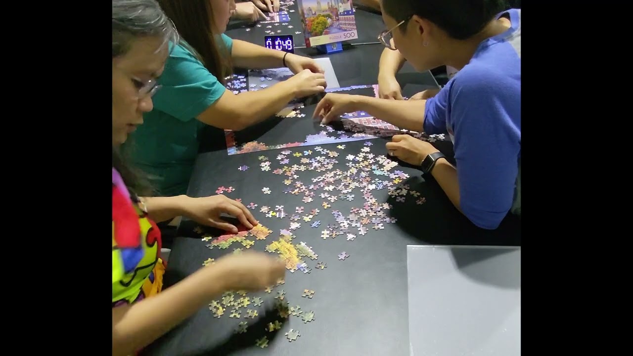 We Beat Karen Puzzles by ONE SECOND! 🏆 4-Person Team Race | 500 Piece Trefl