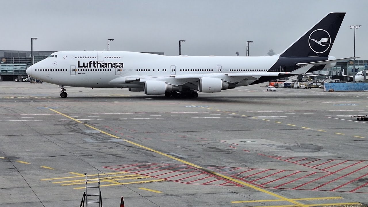 LH761  to dehli D-ABVW B747-430B pushback at frankfurt airport 