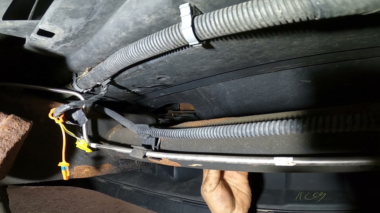 Замена датчика удара подушки безопасности Chevy Silverado 2006 года (B0100 и B0103).