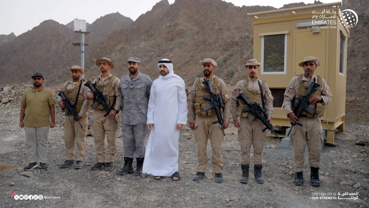 حمدان بن محمد يشارك فرق حرس الحدود بمنطقة حتا طعام الإفطار
