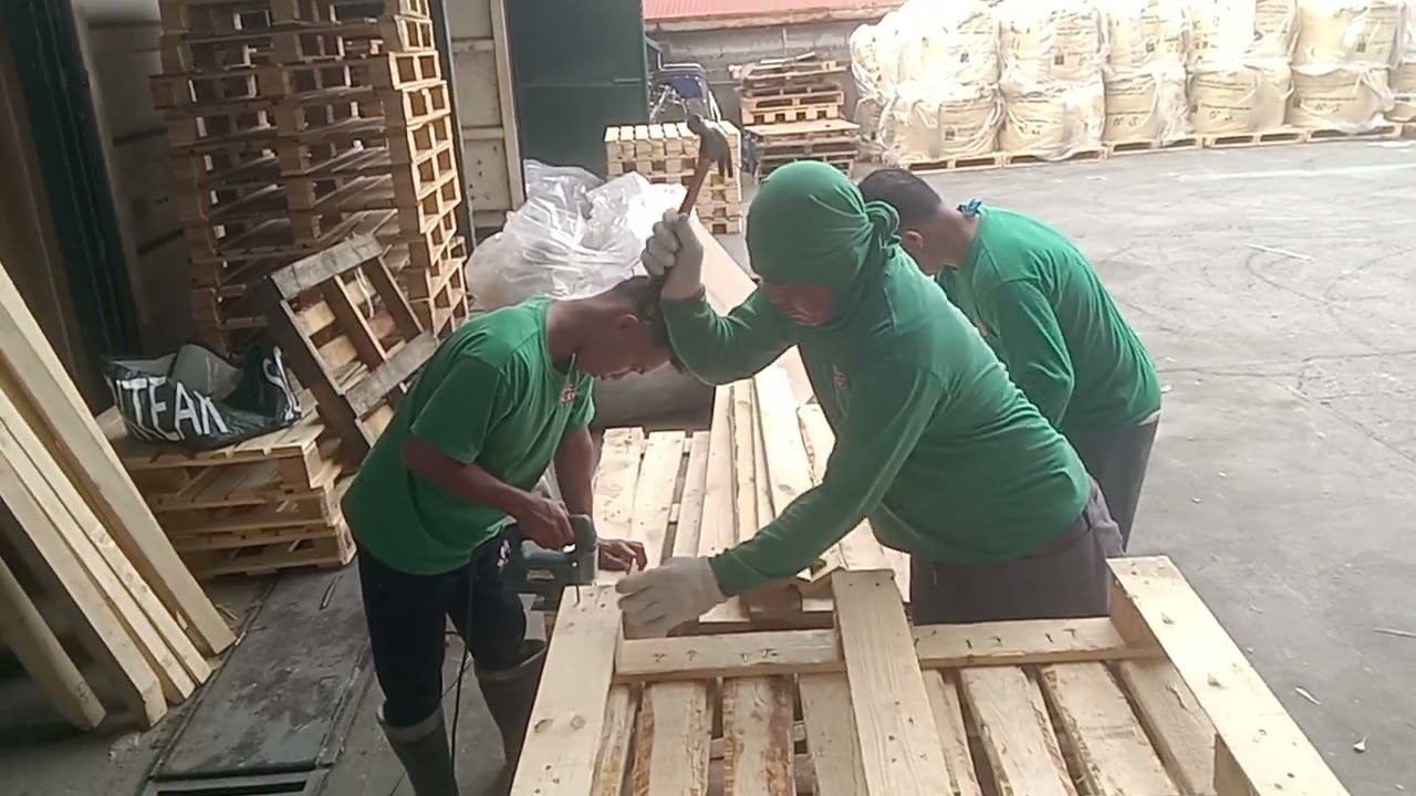 Busy for making DiY pallet ❤️❤️❤️❤️