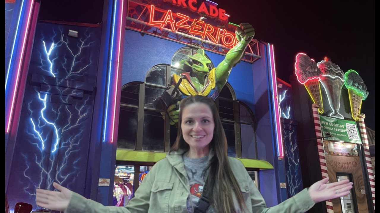 We found some RETRO claw machines at LazerPort Fun Center arcade in Pigeon Forge, Tennessee!!