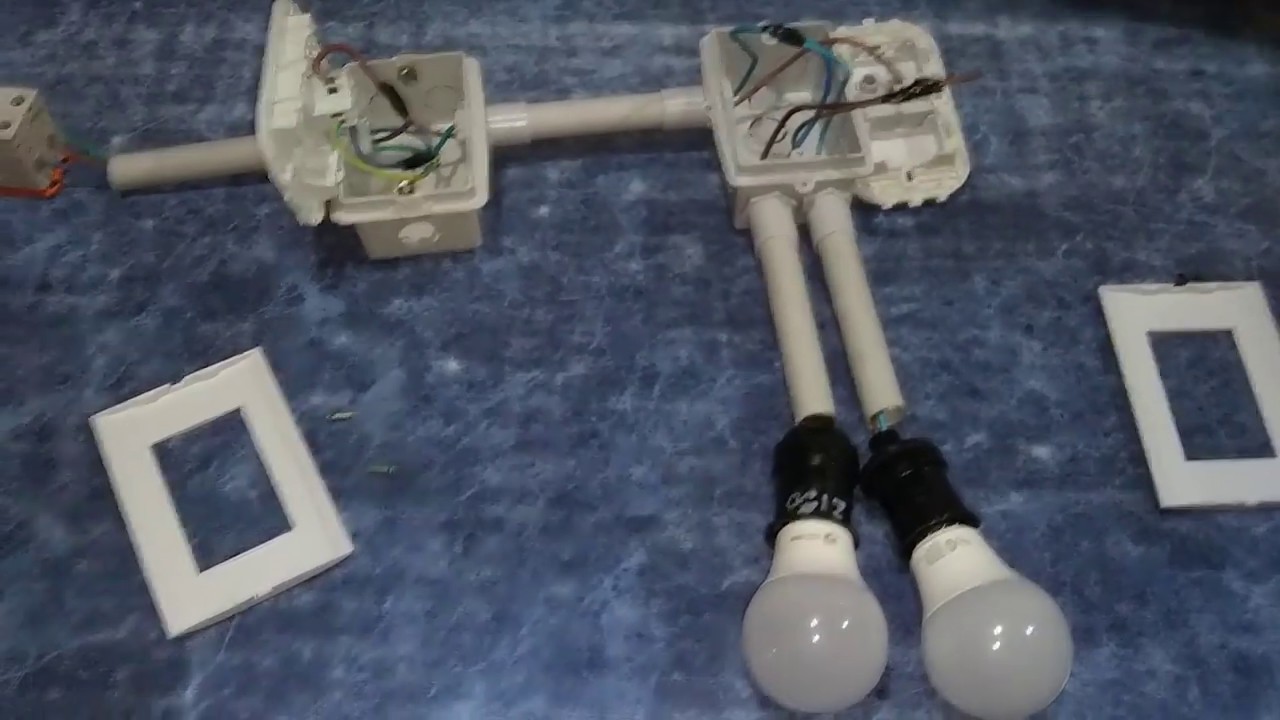 COMO SACAR CORRIENTE DE UN TOMA PARA INSTALAR 2 LAMPARAS A UN INTERRUPTOR