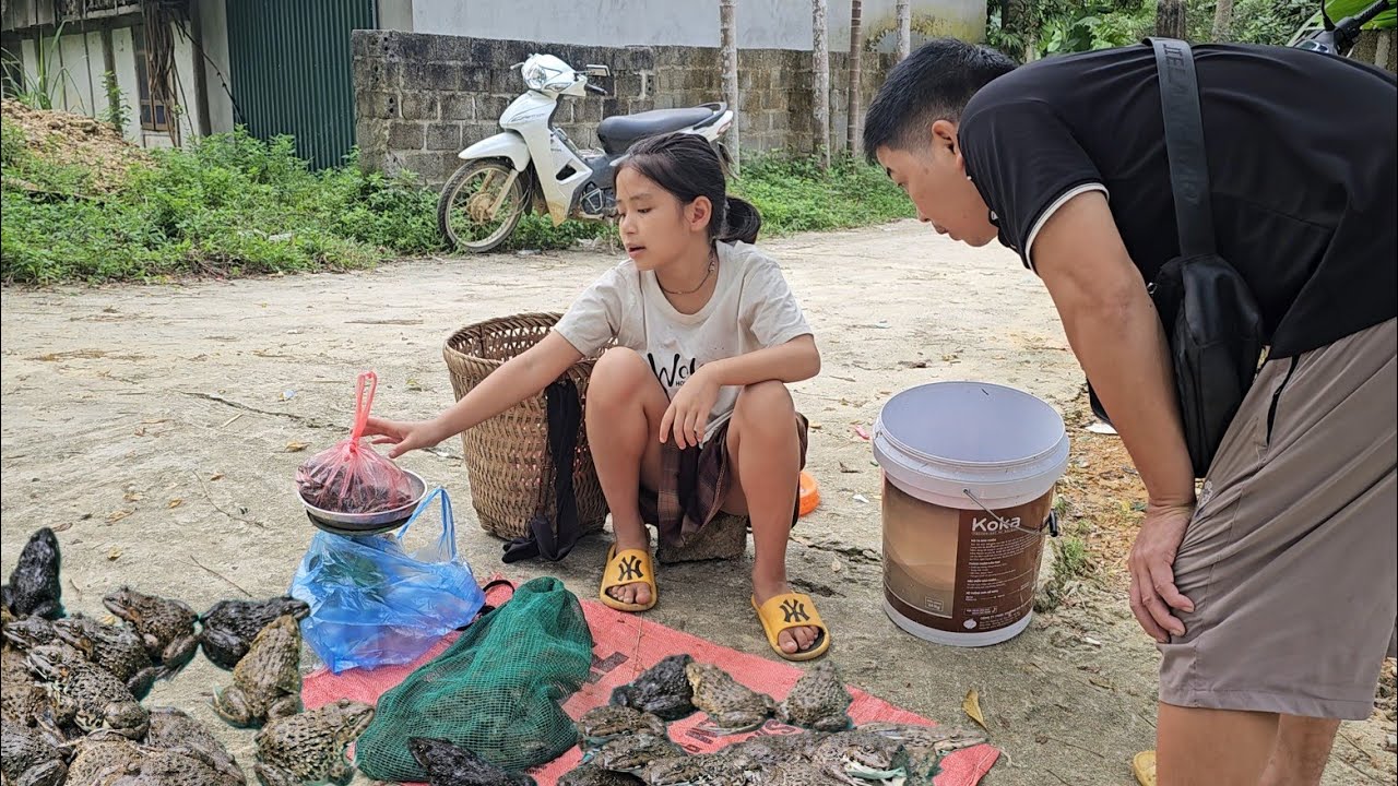 The orphan girl caught frogs to sell at the market, Ly Thi Truc