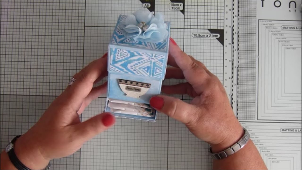 [ SCRAP ]  Idée cadeau Noël 2 : Boite distributeur de thé 👍