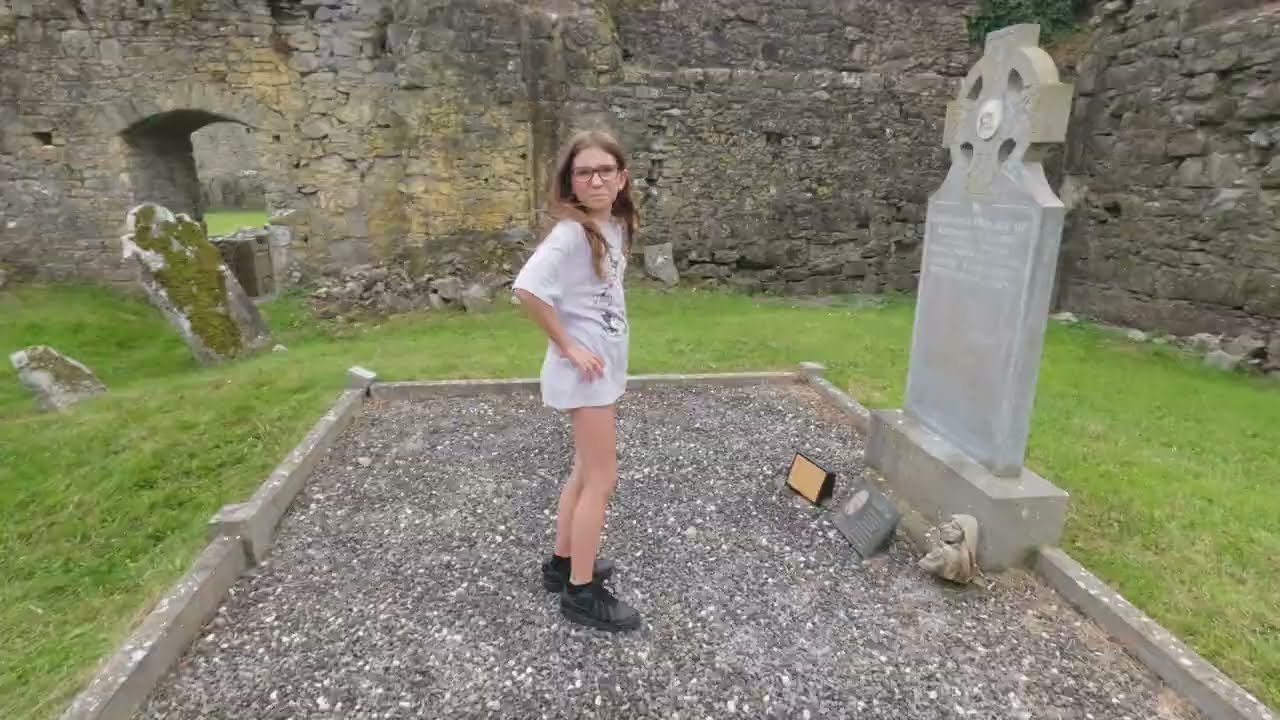 Athassel Priory in Ireland visited by Sučy girls