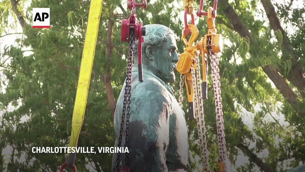 Charlottesville removes Robert E. Lee statue
