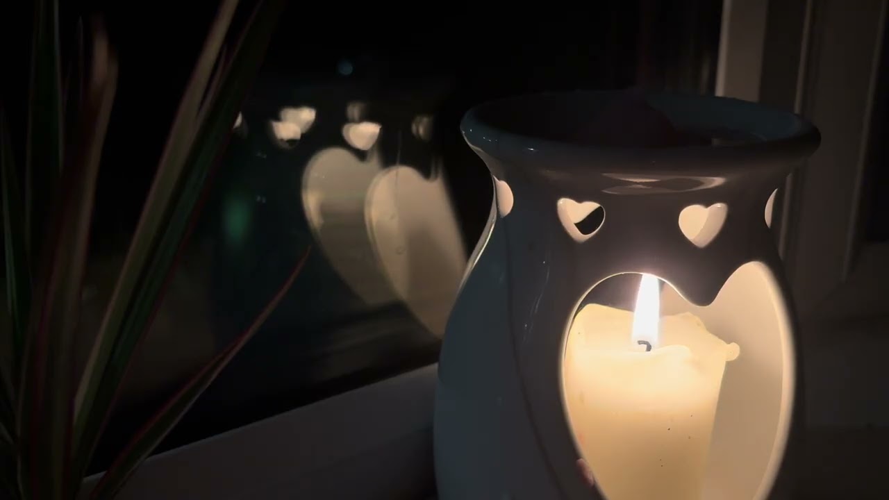 Soft Candlelight & Melting Wax | 12 Minutes of Quiet Evening Glow