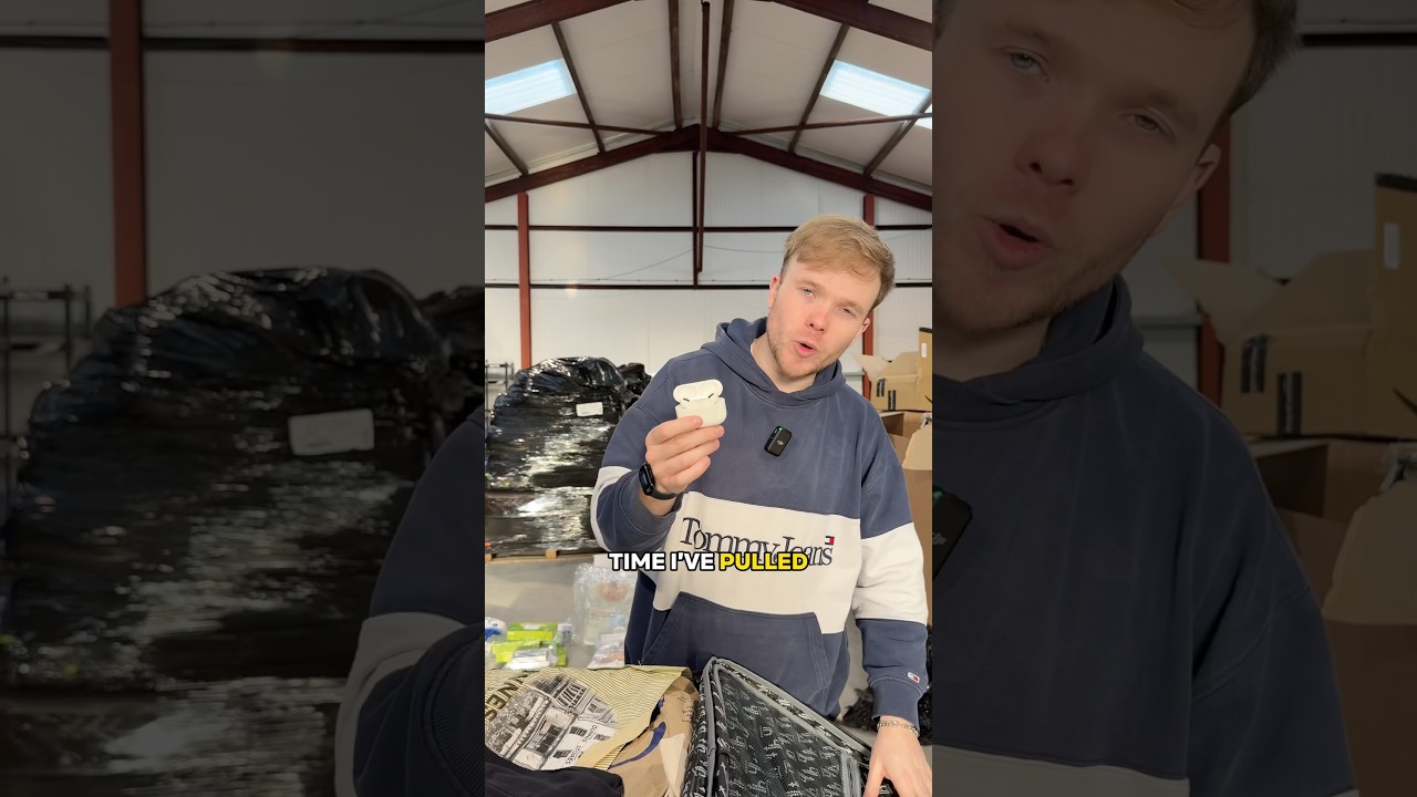 Распаковка огромного потерянного в аэропорту чемодана &mdash; в этом был полный хаос 🧳👀