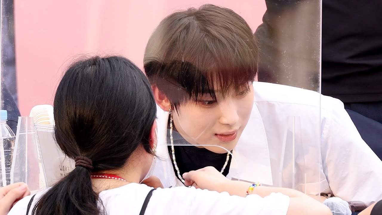 220706 엔하이픈(ENHYPEN) 사인중인 선우(SUNOO's Fansign) [신촌팬사인회] 4K 직캠